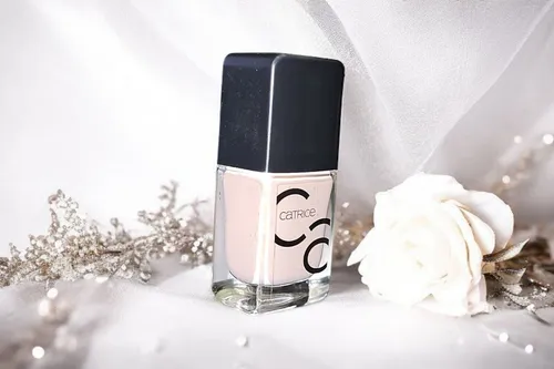 Catrice ICONAILS Gel Lacquer Nagellack  174 Dresscode Casual Beige Nude Creme