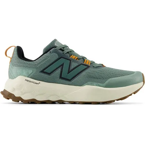 NEW BALANCE Herren Laufschuhe Fresh Foam Garoé v2 - Laufschuhe für Herren mit innovativer Fresh Foam Dämpfung, ideal für Trails und Outdoor-Aktivitäten. Entdecke hochwertige Sportartikel für jedes Niveau bei INTERSPORT.