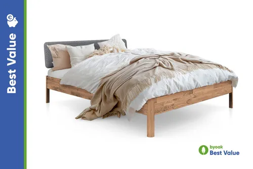 byoak Massivholzbett Penny - Doppelbett 180 x 200 cm mit Polsterkopfteil - Elegantes Massivholzbett aus geölter Wildeiche, bietet Stabilität und zeitlose Schönheit für einen erholsamen Schlaf.