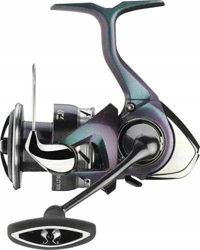DAIWA 24 Regal LT 3000D-CXH Angelrolle - Hochwertige Angelrolle mit Luftrotor für optimale Empfindlichkeit und Balance, ideal für anspruchsvolle Angler.