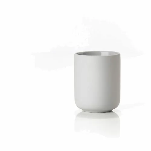 Zone Denmark Zahnbürstenbecher Ume in Soft Grey - Eleganter Zahnbürstenbecher aus hochwertigem Steinzeug, ideal für stilvolle Badezimmergestaltung. Mit einer Höhe von 10 cm bringt er Ordnung und Design in Ihre Zahnpflege.