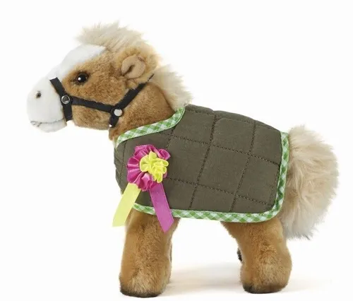 Living Nature Kuscheltier Pferd mit Jacke 23cm - Realistisches Plüschpferd mit abnehmbarer Jacke, ideal für Rollenspiele und pädagogische Zwecke. Umweltfreundliches Spielzeug aus der Living Nature-Kollektion, perfekt für Tierliebhaber jeden Alters.