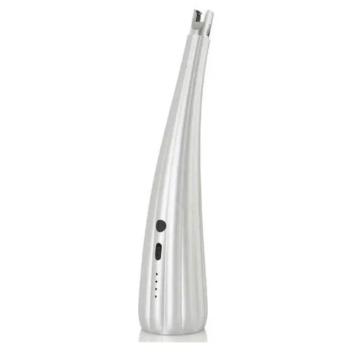 AdHoc Lichtbogenfeuerzeug Arc - elektrisches Tischfeuerzeug - Feuerzeuge - Innovatives Lichtbogenfeuerzeug von AdHoc, wiederaufladbar und sicher ohne offene Flamme. Ideal für Grill, Ofen und Kerzen, Design von Gabriele Kaltenbach.