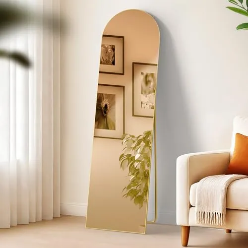 CLP Spiegel groß Moline - Flexibler Stand- und Wandspiegel in Gold Glanz - Standspiegel in Gold Glanz, auch zur Wandmontage geeignet. Robuster Metallrahmen und klare Spiegelfläche für visuelle Raumvergrößerung.