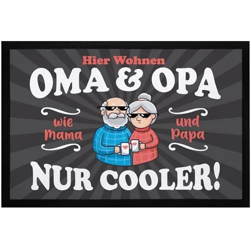 MoonWorks® Fußmatte Geschenk Hier wohnen Oma und Opa Großeltern lustige Geschenkidee Weihnachten rutschfest & waschbar schwarz-2 60x40cm