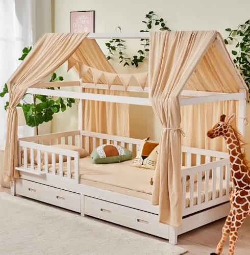 ALAVYA HOME® 3-TLG Hausbett Deko Set mit Betthimmel & Wimpelkette - Baby Betthimmel & Himmelstangen: Das 3-teilige Set aus 100% Bio-Musselin Baumwolle sorgt für eine gemütliche Schlafatmosphäre und ist GOTS-zertifiziert für höchste Qualität.