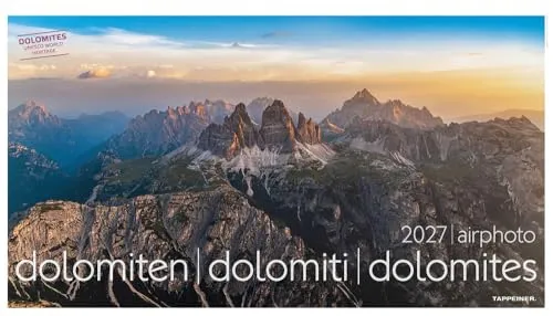 Luftbildkalender Dolomiten 2027 von Christjan Ladurner - Entdecken Sie die majestätischen Dolomiten mit diesem hochwertigen Kalender. 14 beeindruckende Luftbilder im Format 70x40.5 cm. Ideal für Naturliebhaber und als dekorativer Wandschmuck.