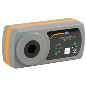 PCE SC 43 - Präziser Schallkalibrator - Kalibriergerät PCE-SC 43 mit 3 einstellbaren Schalldruckpegeln (94, 104, 114 dB) und einer Genauigkeit von ±0,4 dB. Ideal für die präzise Überprüfung von Schallmessgeräten.
