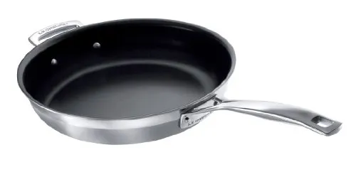 Le Creuset Antihaft-Bratpfanne 28 cm - Hochwertige 3-ply Edelstahl-Bratpfanne für alle Herdarten, inkl. Induktion. PFOA-freie Antihaftbeschichtung für fettfreies Anbraten und gleichmäßige Hitzeverteilung.