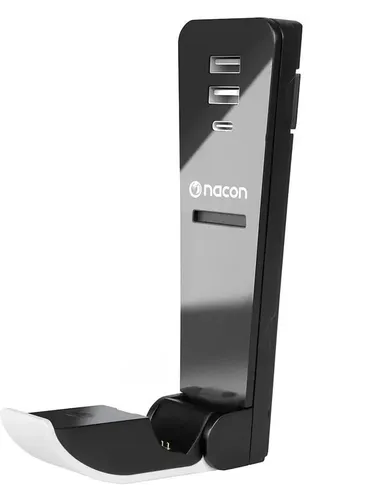NACON PS5 Slim Ladehalterung - Schwarz - Praktische Ladehalterung für PS5® Slim, kompatibel mit allen PS5®-Controllern. Leicht zusammenklappbar und bietet 2 USB-A sowie 1 superschnellen USB-C-Anschluss.