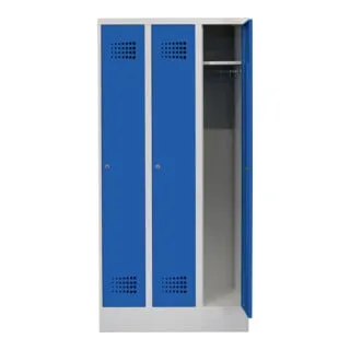 STIER Garderobenspind Premium mit Sockel - 3 Abteile und Zylinderschloss - Garderobenschrank mit 3 Abteilen aus stabiler Stahlkonstruktion, ideal für Werkstätten. Hohe UV- und Korrosionsbeständigkeit, sicherer Zylinderschlossverschluss.