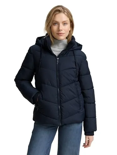 Puffer-Jacke mit Kapuze - Funktionsjacke aus wasserabweisendem Material, ideal für wechselhaftes Wetter. Mit praktischen Taschen und Logo-Badge für einen modernen Look.