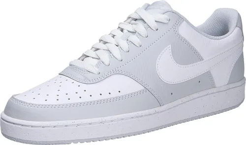 Nike Court Vision Low - weiß - Sneaker mit klassischem Basketball-Style, strapazierfähigem Kunstleder und atmungsaktiven Perforationen für optimalen Tragekomfort.