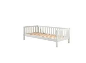 Kojen Bett Fritz mit Sprossenumrandung - Hochwertiges Kinderzimmermöbel aus massiver Kiefer, weiß lackiert, mit Rolllattenrost und 90 x 200 cm Liegefläche – ideal für Kinder- oder Gästezimmer.
