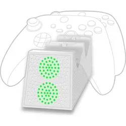 Qware Dual Charger für Xbox X/S Series Controller – Ladegerät für 2 Controller - Die Qware Dual Charger Station erlaubt das gleichzeitige Aufladen von zwei Xbox X/S Series Controllern. Mit praktischem LED-Indikator für den Ladezustand ist sie die perfekte Lösung für Gamer, die stets bereit für die nächste Session sein wollen.