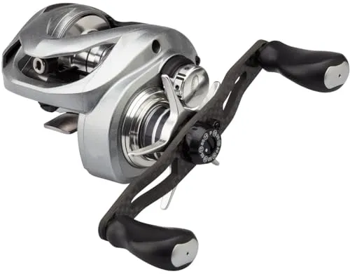 Savage Gear Baitcaster Spinnrolle SG10 100 LH - Hochwertige Angelrolle für Raubfischangeln mit 10kg Bremskraft und 6,6:1 Übersetzung. Ideal für präzise Würfe und langlebige Leistung dank Aluminiumrahmen und Edelstahlkomponenten.