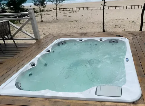 Relaxpool Sprudelbad Outdoor Whirlpool 190x190 cm mit LED Beleuchtung - Genießen Sie entspannende Stunden in diesem quadratischen Whirlpool mit LED Beleuchtung und einem Fassungsvermögen von 1000 L. Ideal für den Außenbereich, bietet er Platz für mehrere Personen und sorgt für erholsame Momente.
