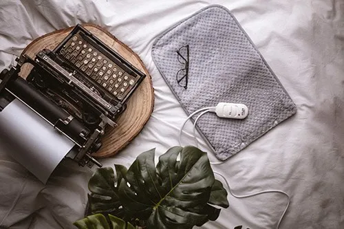 Adler AD 7415 Heizdecke 30 x 40 cm - Komfortable Heizdecke mit schneller Wärmefunktion, ideal für kalte Winterabende und entspannende Wohlfühlmomente.