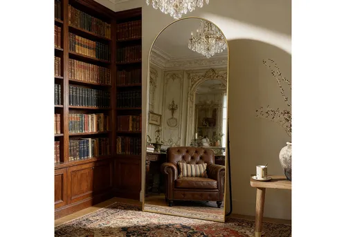 MC Star Gewölbter Ganzkörperspiegel mit Aluminiumrahmen in Gold - Eleganter, freistehender Ganzkörperspiegel für stilvolle Heimdekoration. Ideal für Garderobe, Wohnzimmer oder Schlafzimmer. Modernes Design mit hochwertigem Aluminiumrahmen.