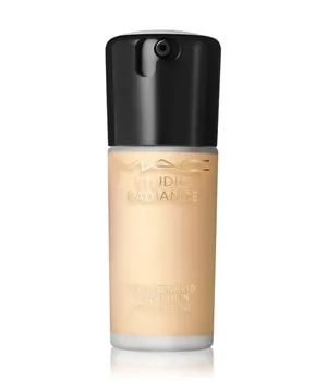 MAC Studio Radiance Serum Powered Foundation NC15, 30 ml - Make-up für strahlende Haut mit 24h Feuchtigkeit und 80% Hautpflegeanteil. Ideal für ein gleichmäßiges Hautbild, hydratisiert und schützt vor Umwelteinflüssen.