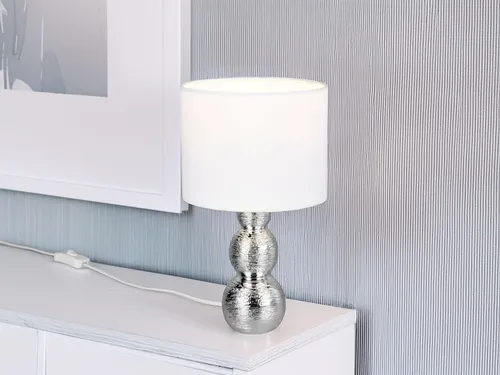 Designklassiker LED Tischlampe mit Keramikfuß Silber & Stoffschirm Weiß - Elegante LED Tischlampe mit Keramikfuß in Silber und weißem Stoffschirm. Ideal für stimmungsvolle Beleuchtung im Wohnbereich. Dimmbar in 3 Stufen für individuellen Lichtkomfort.