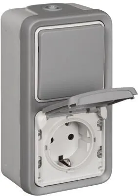 Legrand 069746 Kombi Aus-/Wechsel Steckdose IP44 von Legrand