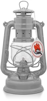 FEUERHAND STURMLATERNE 276 NORDICGRAU - Campingzubehör, besonders widerstandsfähig gegen Korrosion und spendet bis zu 20 Stunden zuverlässig Licht für unvergessliche Nächte im Freien.