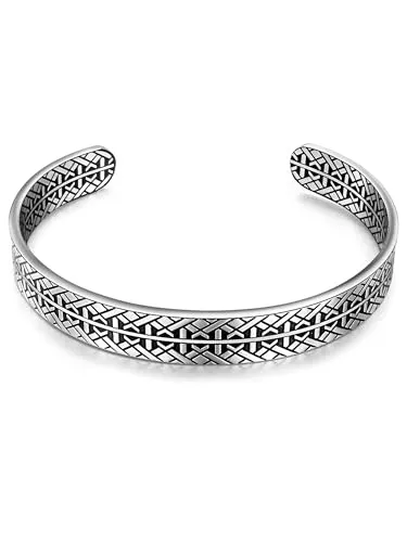 True Rebels Herren-Armspange Edelstahl silber/schwarz - Armschmuck für Männer mit einzigartigem Tribal-Muster, aus robustem Edelstahl und ideal für jeden Anlass, ob lässig oder elegant.