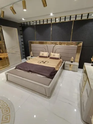 Luxus Schlafzimmer Set mit Bett und 2 Nachttischen – Modernes 3-teiliges Design - Elegantes 3-teiliges Schlafzimmer Set in Beige: Bett (180x200 cm) und 2 Nachttische. Hergestellt aus hochwertigem Holz, ideal für modernes Wohnen. Freistehend und einfach zu montieren.