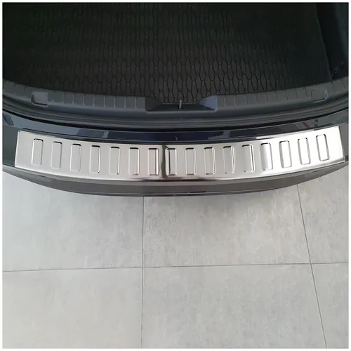 teileplus24 AL145 Ladekantenschutz Aluminium für Mazda 3 Limo - Stoßstangenschutz aus 0,7 mm starkem Aluminium, bietet hohe Stabilität und edle Optik. Perfekte Passform für Mazda 3 ab 2019, einfache Montage und rückstandslose Demontage.