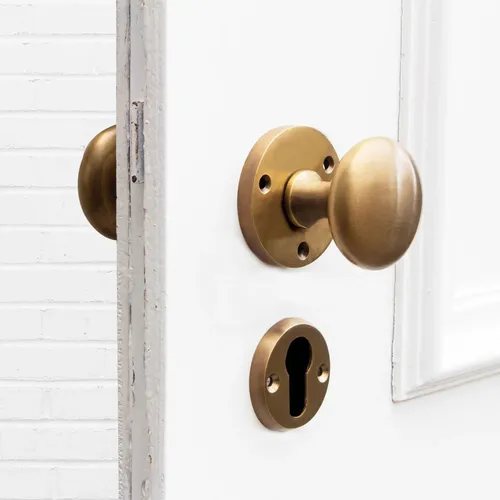 Türbeschlag mit Knauf für Haustüren – edles, drehbares Design aus patiniertem Messing - Hochwertiger Türbeschlag für Haustüren, beständig und stilvoll. Ideal für jedes Zuhause und sorgt für eine elegante Optik.