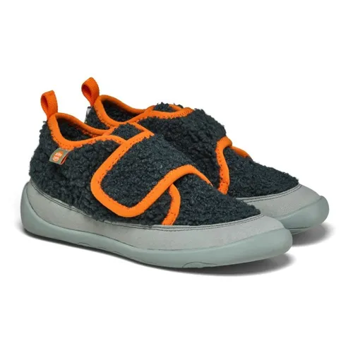 Affenzahn Hausschuh Vegan Fleecy, blau 30 EU - Sportlicher Hausschuh in Blau, vegan und aus weichem Fleece, ideal für gemütliche Stunden zu Hause.