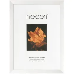 Nielsen Bilderrahmen Essential, Weiß, Holz, 30x40 cm - Eleganter Bilderrahmen aus lackiertem Holz in Weiß, ideal für Ihre Fotos im Format 30x40 cm. Schützt mit Klarglas vor Staub und setzt Ihre Erinnerungen perfekt in Szene.