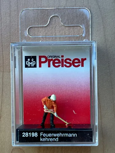 Preiser 28198 Feuerwehrmann kehrend , HO 1:87 , NEU & OVP