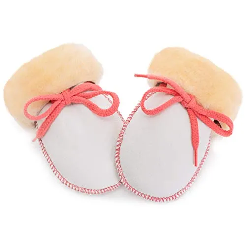 Niedliche Baby Lammfell-Fäustlinge von CHRIST