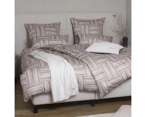 JOOP Bettwäsche Weave sand Kissenbezug 80x80 cm - Beige Eleganz - Der JOOP! Kissenbezug Weave in Sand und Beige aus hochwertigem Mako-Satin verleiht Ihrem Schlafzimmer stilvolle Eleganz. Pflegeleicht, waschbar bis 60°C und in Deutschland gefertigt – für ein angenehmes Schlafklima.