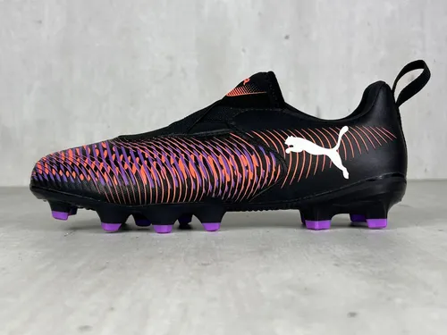 PUMA Unisex Kinder Future 8 Play FG/AG Jr Fußballschuh - Fußballschuhe mit leichtem Synthetik-Obermaterial und innovativem Stollen-Design für optimalen Grip und Komfort auf dem Platz.