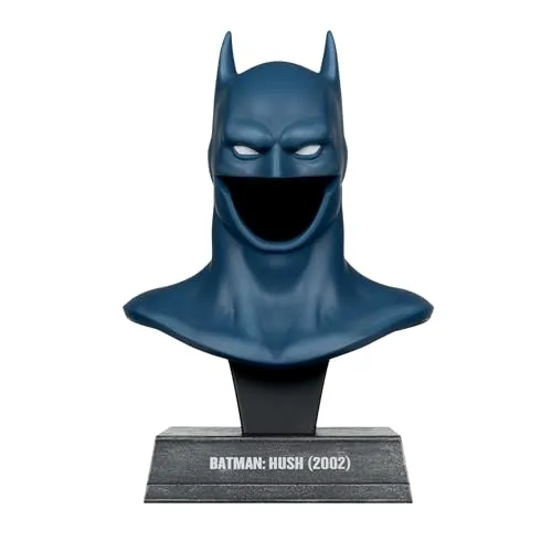McFarlane Toys - Batman Hush Mini-Replik 1/3 Batman Maske 19 cm - Detailreiche 1/3 Mini-Replik der Batman-Maske aus Hush. Mit stabilem Displayständer zur stilvollen Präsentation. Ideal für Sammler und Batman-Fans!