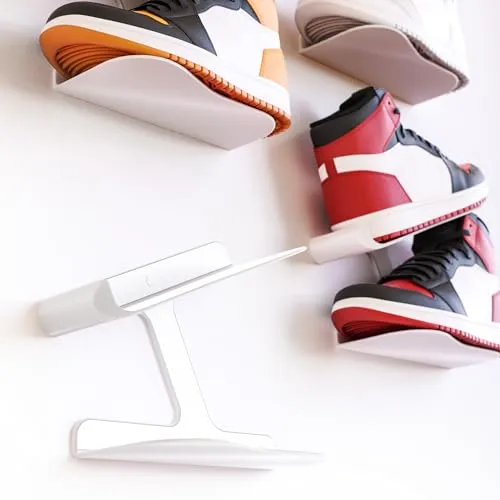 Mobilefox Sneaker Wandhalterung - Schwebendes Schuh Regal für stilvolle Aufbewahrung - Schuhablagen mit zeitlosem Design für sichere Sneaker Aufbewahrung. Ideal für Zuhause oder Ausstellungen, einfach zu montieren und handgefertigt in Deutschland.
