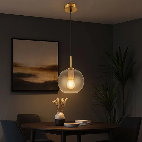 Hängeleuchte Messing Retro Kugelleuchte - Lampen - Stilvolle Hängeleuchte aus messingfarbenem Metall und klarem Glas, individuell gestaltbar mit E27 Leuchtmittel für perfekte Lichtakzente.