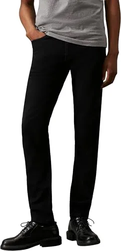 Calvin Klein Herren Jeans Slim Tapered Fit, Schwarz (Denim Black), 31W/34L - Zeitlose Calvin Klein Slim Fit Jeans für Herren mit Five-Pocket-Style und schmaler Passform. Flexibles Material sorgt für hohen Tragekomfort und Bewegungsfreiheit – ideal für Büro und Alltag.
