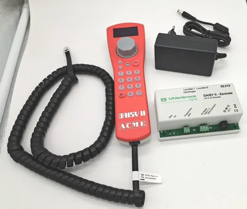 Uhlenbrock 64300 DAISY II Digitale Zentrale - Digitale Steuergeräte für Modelleisenbahnen, inklusive Netzteil und Controller, ideal für präzise Steuerung und einfache Bedienung.
