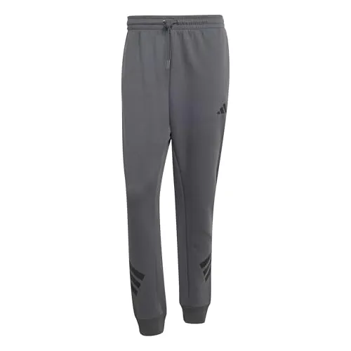 adidas Future Icons Three Stripes Pant für Herren in Grau, Größe S - Regulär geschnittene Hose mit elastischem Bund und Kordelzug, ideal für Freizeit und Sport. Hergestellt aus 67 % recyceltem Polyester und 33 % Baumwolle für ein angenehmes Tragegefühl.