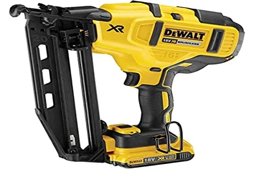 DeWalt DCN 660 D2 Akku Nagler 18 V - Tacker für präzises Nageln von 32 - 63 mm, inklusive 2 Akkus und Ladegerät, ideal für professionelle Anwendungen und handwerkliche Projekte.