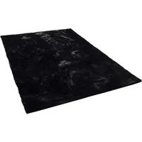Pergamon Luxus Super Soft Fellteppich Plush Schwarz 60x90cm - Der hochwertige Kunstfellteppich Plush aus feinstem Polyester begeistert mit seiner herrlich weichen Oberfläche. Ideal für Wohnzimmer oder Schlafzimmer, sorgt er für eine gemütliche Atmosphäre und ist ein echter Blickfang.