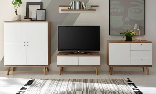 Furn.Design Wohnwand Helge - Skandinavisches Design in Weiß und Eiche Riviera - Moderne Wohnwand in skandinavischem Design, 4-teilig mit viel Stauraum und pflegeleichten Oberflächen. Nachhaltig produziert und ideal für stilvolle Wohnzimmer.