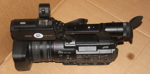 JVC GY-HC550, 4K UHD, Live-Streaming Professionell Camcorder, mit viele zub.