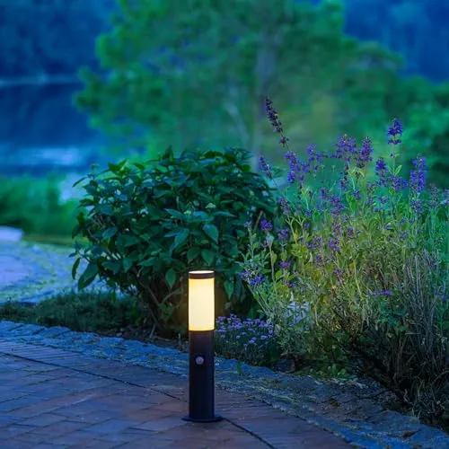 Lightbox Pollerlampe mit Bewegungsmelder - 45 cm Höhe - schwarze Outdoor Sockelleuchte -als Wegebeleuchtung für den Garten - IP44 - E27, max. 20 W - aus Metall/Kunststoff