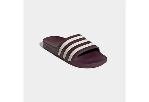 adidas Damen Adilette Aqua Slides Sandal, maroon/off white, 42 EU - Bequeme Slip-On-Sandalen mit einem weichen Cloudfoam Fußbett für optimalen Komfort. Ideal für den Alltag oder als Badeschuh, mit stylischem Design und robuster Synthetik-Außensohle.