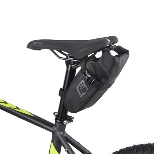 FISCHER Fahrrad Satteltasche wasserabweisend | Anpassbare Größe & Einfache Montage - Die FISCHER Satteltasche bietet wasserfesten Schutz für Ihre Gegenstände. Mit einem flexiblen Rollverschluss und einfacher Montage ist sie ideal für den täglichen Einsatz beim Radfahren. Stauraum von 1,3 Litern.